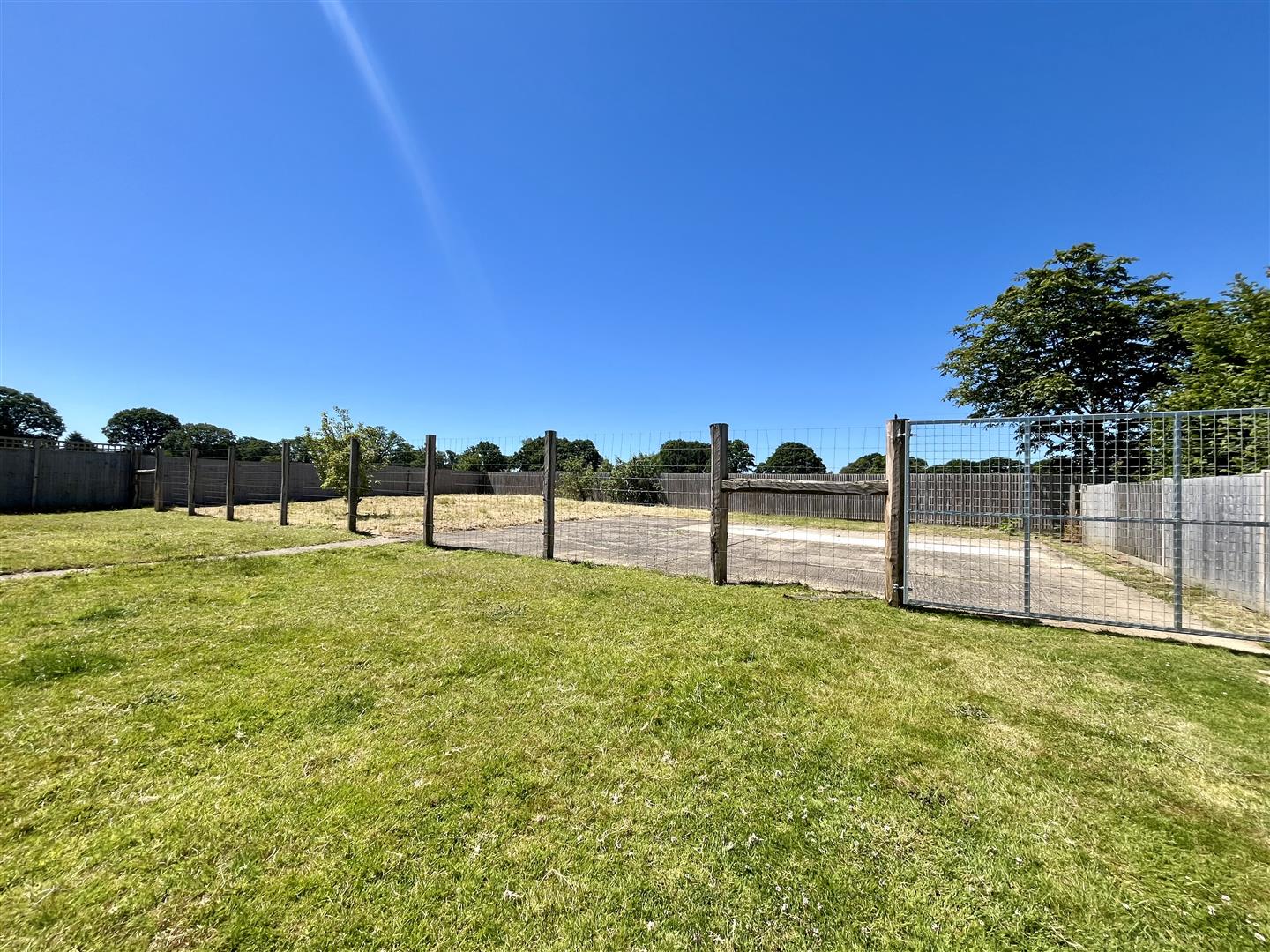 Fourteen Acre Lane, Three Oaks